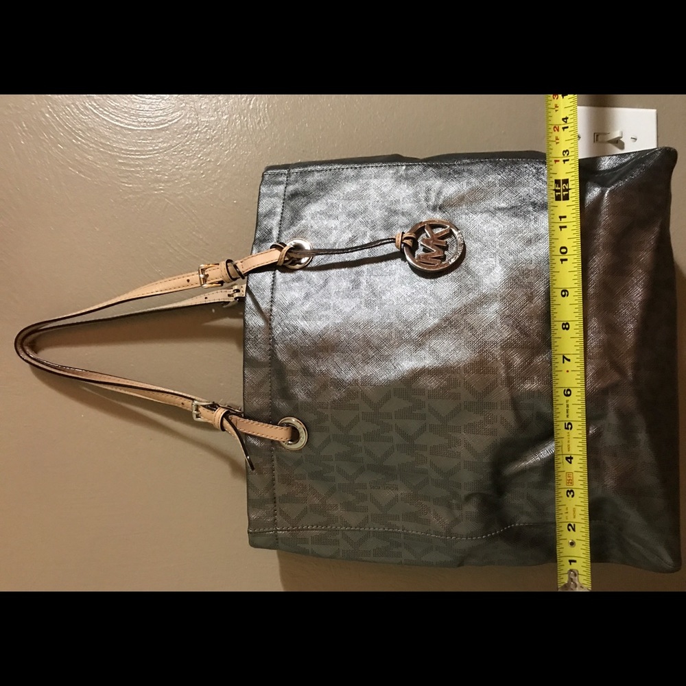 Micheal Kors purse